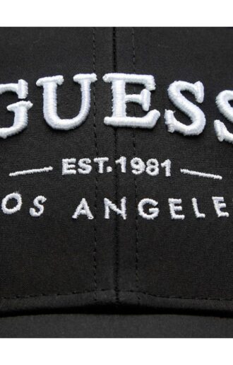 כובע GUESS שחור לגבר עם לוגו לבן כובע מצחייה GUESS שחור מבט קדמי כובע GUESS שחור מבט צד כובע GUESS עם רצועת התאמה אחורית