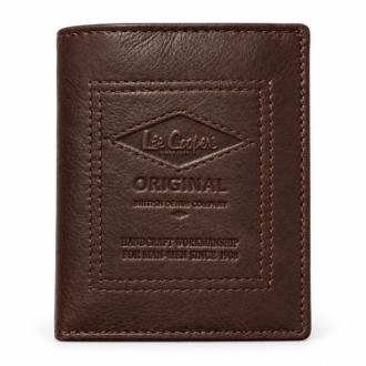 ארנק עור לי קופר Lee Cooper DIW98219-DI1023-00 בצבע חום שוקולד עם לוגו מוטבע ומסגרת תפרים בחזית